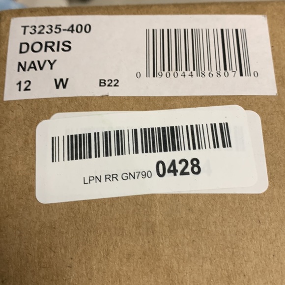 Trotters Doris 1.25” heel. Navy. Woman’s size 12. - Picture 5 of 5